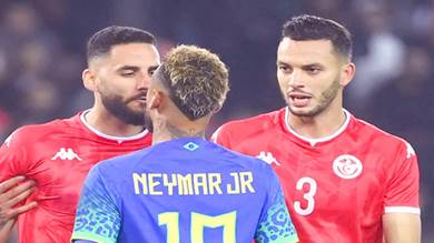 ​نيمار يشكو تعرضه للظلم أمام تونس